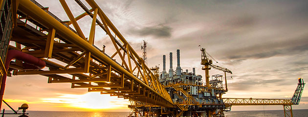 النفط يرتفع مع تركيز الأسواق على مؤشرات الطلب العالمية