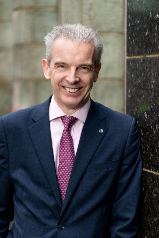 يسر شركة iFOREX أن تعلن عن تعيين مايكل هيوسون في منصب محلل أسواق أول، على أن يبدأ العمل فوراً.